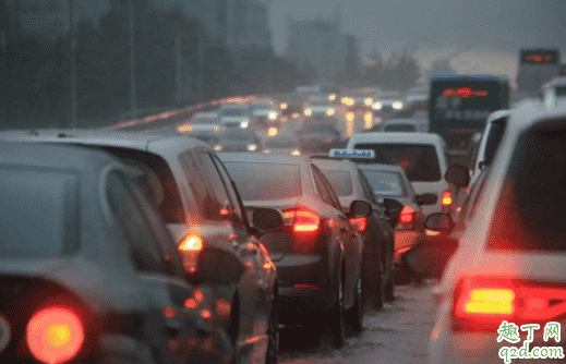 車子雙閃什么時候用 霧天開車可以開雙閃嗎2