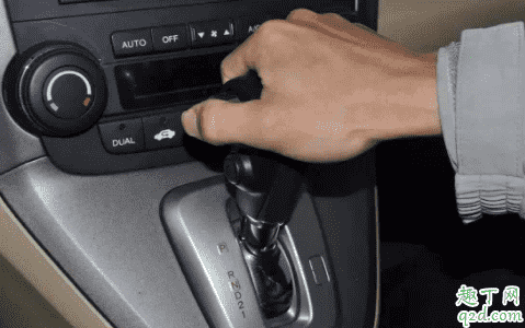 小車換檔時要踩離合嗎 換擋很大頓挫傷車嗎1