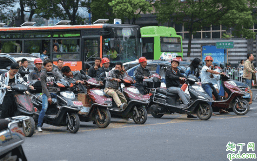 電動車電瓶充電很快充滿是怎么回事 電瓶車為什么充不進電怎么辦2