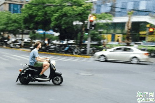 電動車電瓶充電很快充滿是怎么回事 電瓶車為什么充不進電怎么辦3