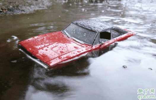 積水路面開車怎么通過安全 汽車涉水行駛后需要檢查哪3