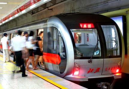 上班族如何安全乘地鐵？夏季坐車要掌握哪些要領