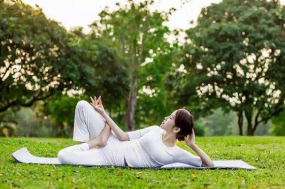 春天怎么捂最健康養生？愛美女人別過早換裝，春捂最佳穿衣原則