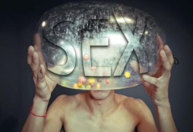 女人看A片下面會濕嗎？女人也愛看小黃片是正常的嗎？