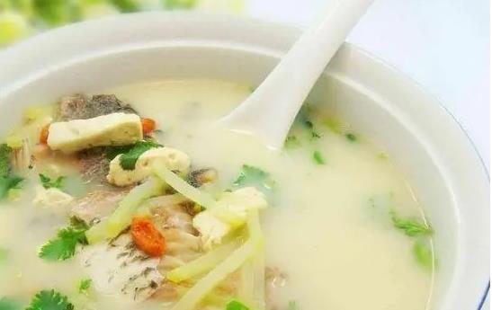 喝鯽魚湯皮膚真的好嗎？燉魚湯要注意什么