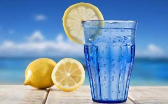 蘇打水過期了還能喝嗎？蘇打水和礦泉水有什么區別