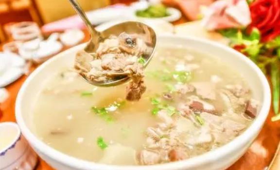 羊肉湯有哪些營養價值??冬天喝羊肉湯長胖嗎?