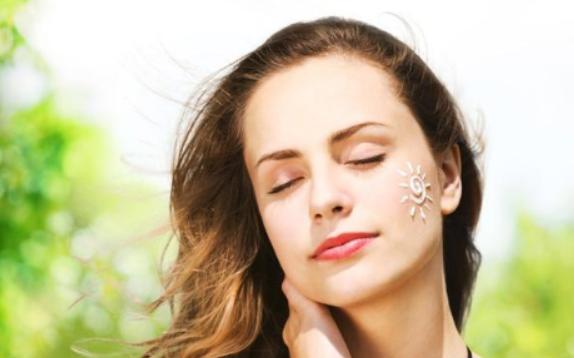 一般女性長皺紋原因有什么呢？為什么女性容易長皺紋呢?