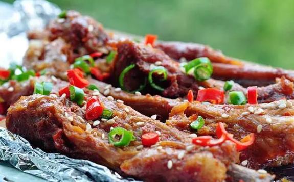 吃烤羊排的好處都有什么？羊排的營養價值