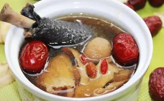 烏雞湯可以天天喝嗎？花旗參烏雞湯經期可以喝嗎
