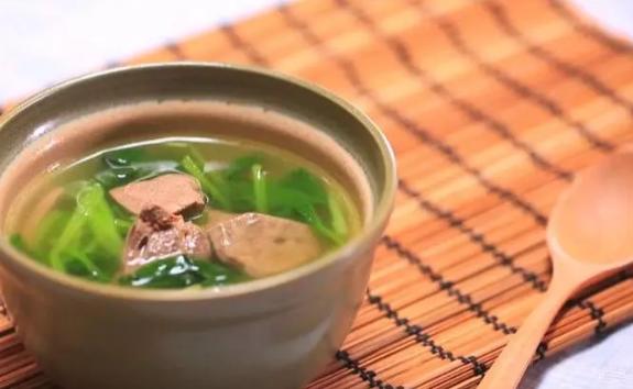 喝豬肝湯有什么好處？木耳豬肝湯怎么做
