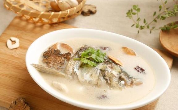 魚頭湯的益處與作用有哪些？魚頭湯用什么豆腐好